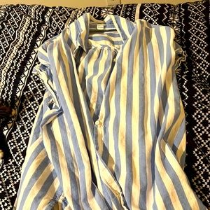 Old navy button up shirt Xl